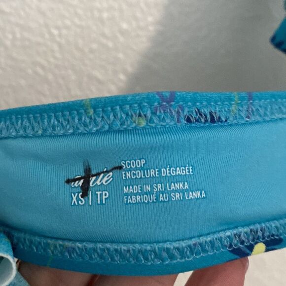 NWOT- Aerie blue floral flutter sleeve swim top- Size XS - Picture 3 of 7